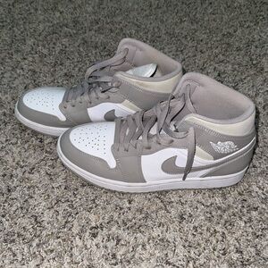 Womens Jordan 1 Sneakers